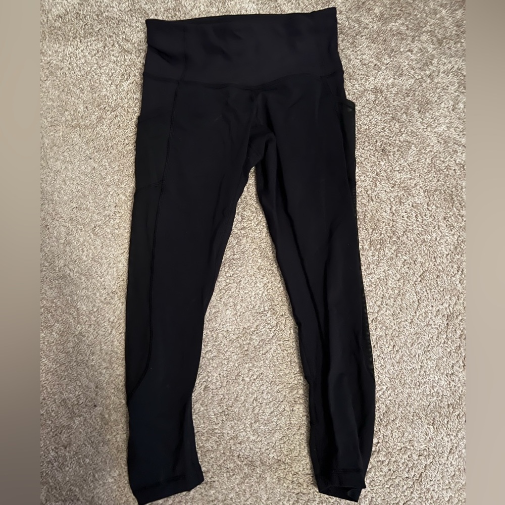 Lululemon black capris size 6